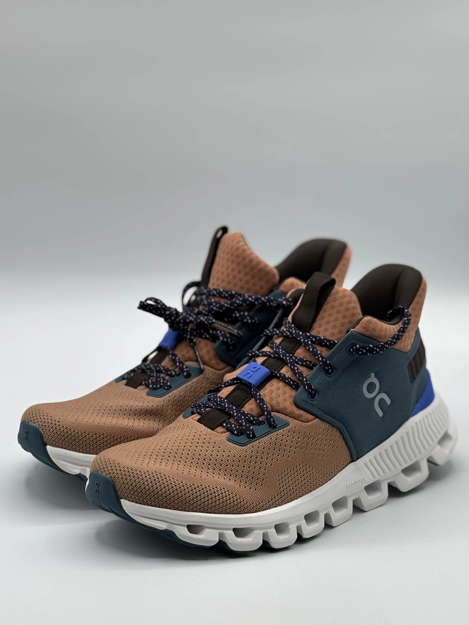 BOTAS ON CLOUD HI EDGE SUE/BLANC